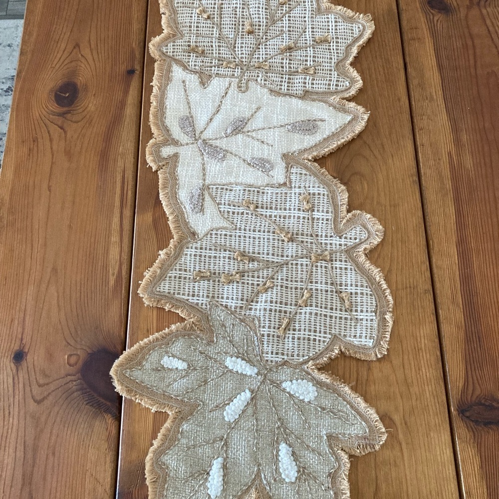 Table runner - fall leaves - Picture 7 of 7